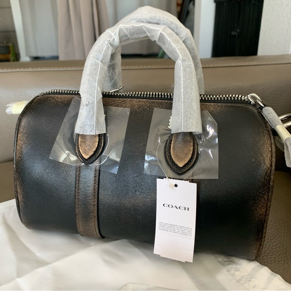 Coach Loved Leather Compass 25 Duffle Bag Black Tan Zip Top Detachable Strap NWT - Picture 15 of 16